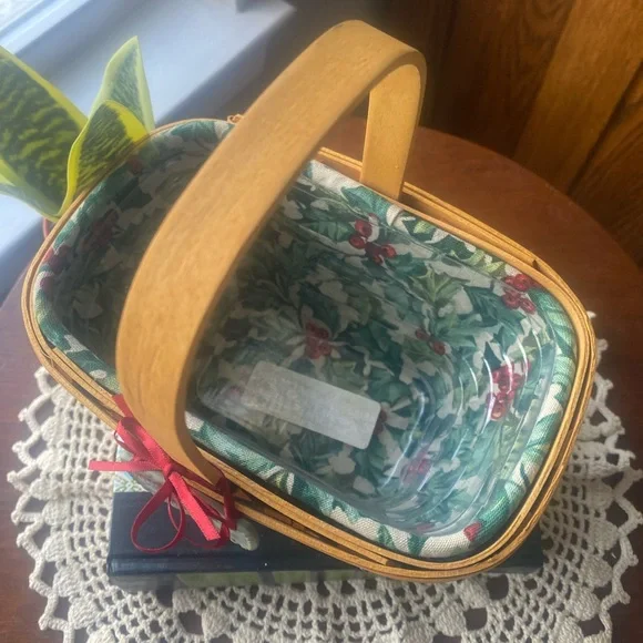 Longaberger 2002 Festive Holiday Christmas Woven Basket with Red Accents - Picture 6 of 10
